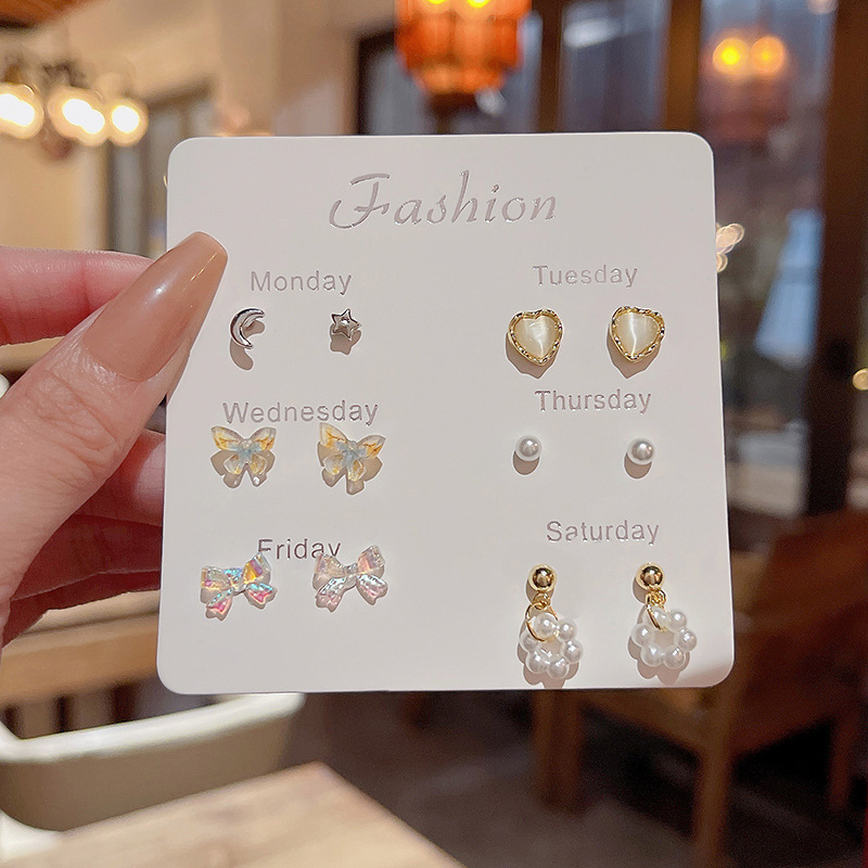 Earrings From Monday To Friday