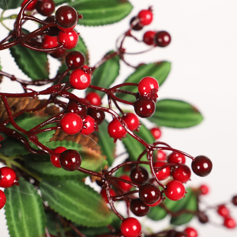 Plastic Simulation Red Berry Christmas Wreath - Image 4