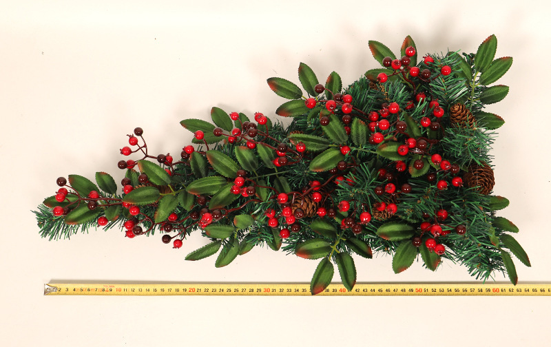 Plastic Simulation Red Berry Christmas Wreath - Image 7